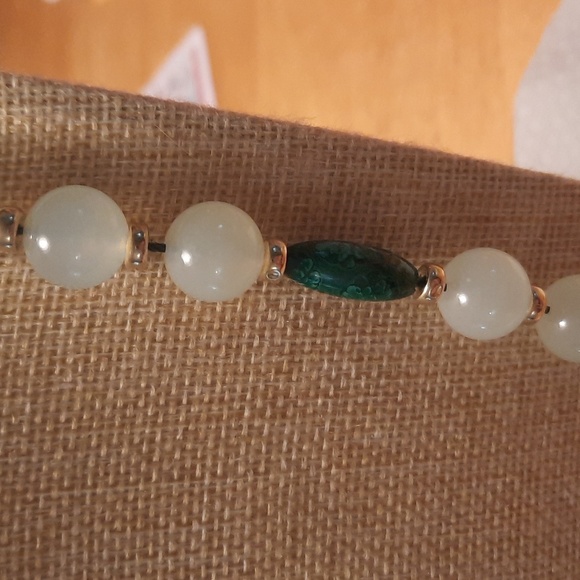 Elegant Green Beaded Necklace - Picture 2 of 4